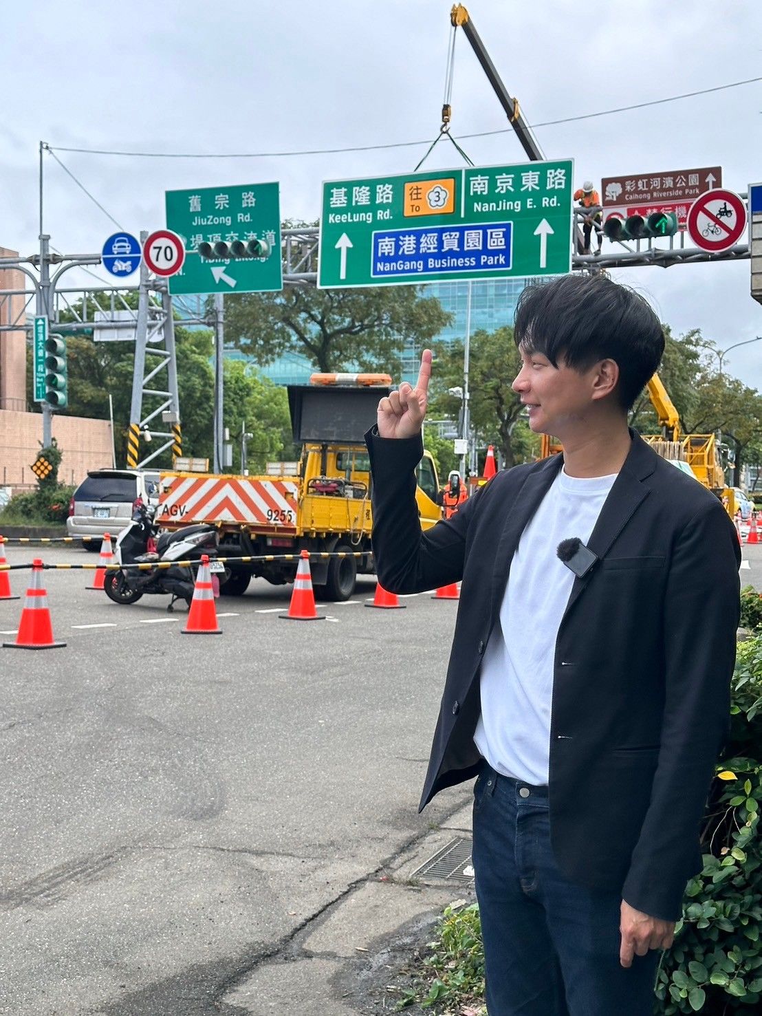 歐規路牌上架